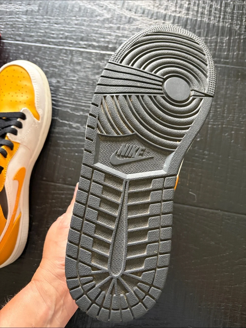 Jordan mens, High-Top Sneakers in Yellow, Black